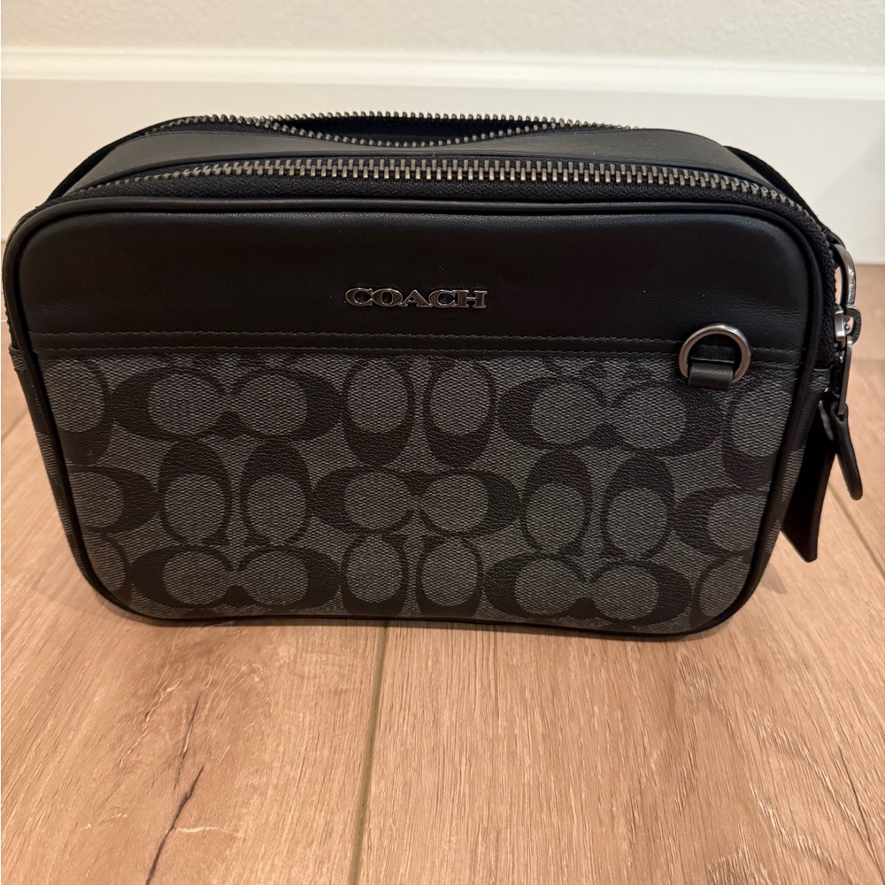 New with tag, Coach Graham Crossbody Bag In Signature Canvas C4149